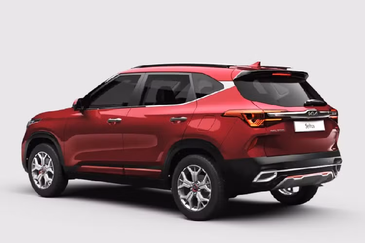 Động cơ 1.4 T-GDi (138 mã lực, 242 Nm) vẫn duy trì cấu hình hộp số tự động 7 cấp ly hợp kép, trong khi động cơ diesel 1.5L CRDi (113 mã lực, 250 Nm) có hộp số tự động 6 cấp. Ngoài ra, hộp số sàn 6 cấp thông thường là trang bị tiêu chuẩn cho cả 3 loại động cơ. Xe sử dụng hệ dẫn động cầu trước.