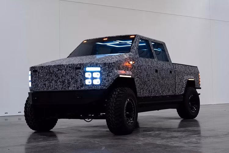 Đã hơn 18 tháng kể từ khi Atlis Motor Vehicle công bố XT, một mẫu bán tải chạy điện sản xuất tại Mỹ với phạm vi di chuyển lên đến 800 km. Kể từ đó, thị trường xe bán tải điện ngày càng trở nên đông đúc, với những cái tên như Rivian R1T, Tesla Cybertruck, và Ford F-150 Lightning đang tranh giành vị thế tối cao.