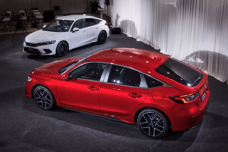 Sau 2 tháng trình làng Civic thế hệ thứ 11, hãng xe Nhật Bản tiếp tục vén màn phiên bản Honda Civic hatchback 2022 mới. Đây được xem là mẫu xe cỡ C đột phá nhất trong phân khúc ở thời điểm hiện tại.