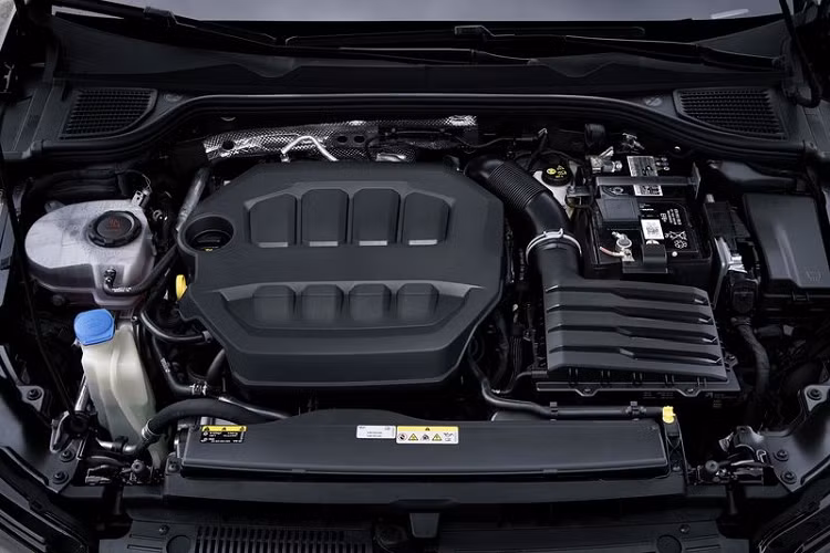 Khả năng cao Volkswagen Golf R bản 328 mã lực sẽ được cung cấp với hai tùy chọn hộp số ở Bắc Mỹ (nếu xe được ra mắt ở thị trường này), đó là hộp số sàn sáu cấp và ly hợp kép bảy cấp.
