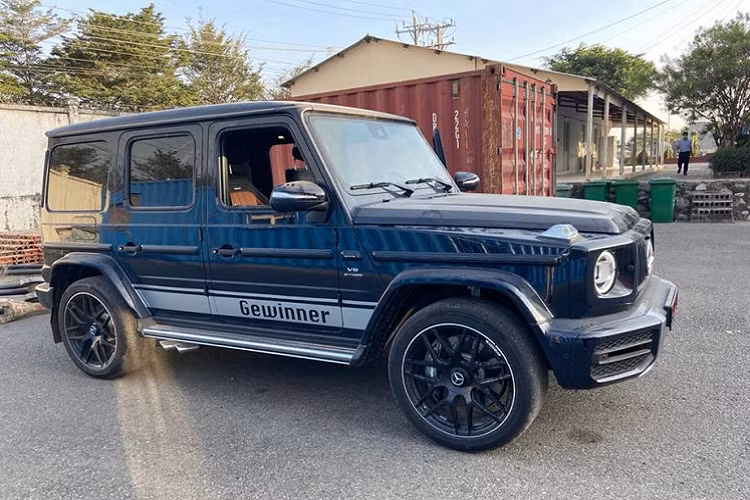 Mới đây, một đơn vị nhập xe tư nhân đã đưa về nước chiếc Mercedes-AMG G63 Gewinner MBS 2020 mới đầu tiên tại Việt Nam. Điểm gây chú ý của chiếc xe này chính nằm ở việc đây là một bản độ do hãng MBS chế tạo với vô số sự khác biệt so với mẫu G63 nguyên bản.