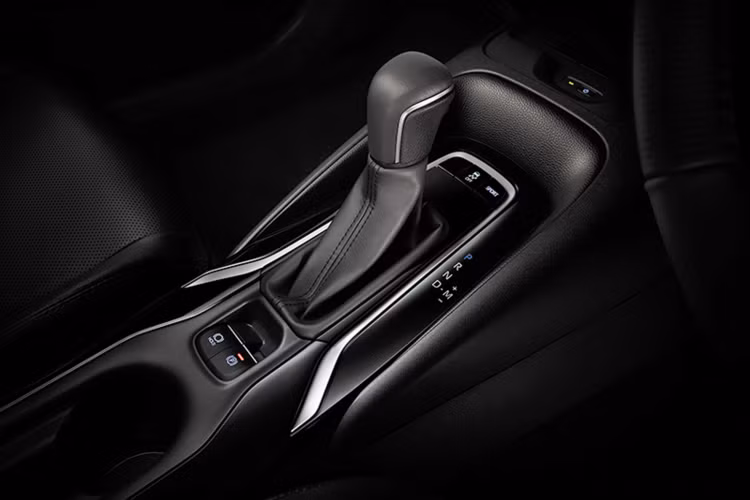 Khác với thị trường Việt, thị trường Thái Lan vốn không chuộng xe Hàn, khi hai mẫu xe Kia Cerato và Hyundai Elantra không được được phối tại thị trường này. Cuộc chơi sedan hạng C tại Thái chỉ có những mẫu xe Nhật như Honda Civic, Mazda3 và Toyota Corolla Altis.
