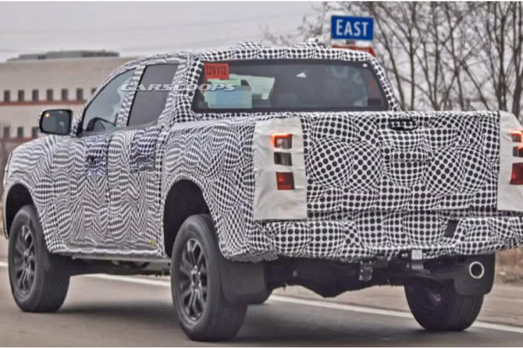 Ford sẽ sớm giới thiệu Ford Ranger thế hệ mới trong thời gian sắp tới, chậm nhất là rơi vào tháng 11 hoặc tháng 12 năm nay, trước khi được bán vào đầu năm sau. Như vậy, sau khi được bán ra ở các thị trường như Thái Lan, Ford Ranger thế hệ mới sẽ được giới thiệu tại thị trường Việt Nam, sớm nhất là vào khoảng thời gian giữa năm sau.