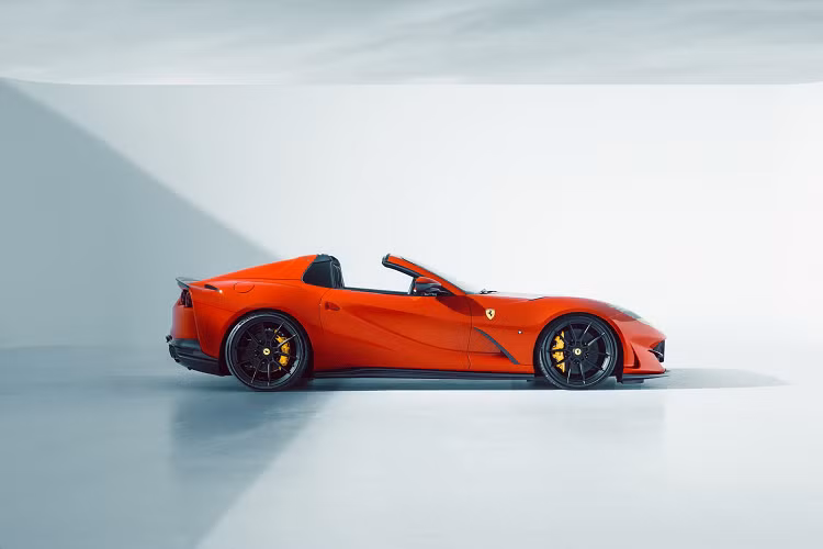 Để chiếc 812 GTS nổi bật hơn, Novitec đã kết hợp cùng Vossen để đưa ra 3 mẫu mâm với công nghệ khóa trung tâm được thiết kế riêng cho gói độ này. Với thông số 275/30R21 cho cầu trước và 335/25R22 cho cầu sau, Vossen còn mang đến 48 lựa chọn màu sắc cho khách hàng khi lựa chọn đặt bộ mâm này.