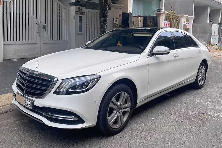 Về khả năng vận hành, S450 L Luxury sử dụng động cơ V6 tăng áp kép mới, công suất 367 mã lực, mô-men xoắn cực đại 500 Nm, đi kèm hộp số tự động 9 cấp 9G-TRONIC. Xe có khả năng tăng tốc từ 0-100km/h trong vòng 5,4 giây với 4 chế độ lái "Comfort", "ECO", "Sport" và “Individual”.