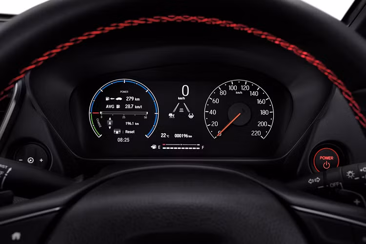 Đặc biệt, City RS có bảng đồng hồ chia làm 2 phần, bên phải là đồng hồ tốc độ analog trong khi bên trái là màn hình 7 inch hiển thị dành riêng cho hệ thống hybrid. Bộ ghế trên City RS được bọc da lộn với chỉ khâu màu đỏ tương phản. City RS là bản duy nhất được trang bị trần xe màu đen và tính năng giữ phanh tự động.