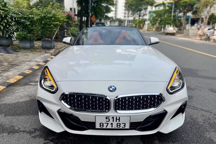 Chiếc xe BMW Z4 của Minh Nhựa trước khi về tay 1 người chuyên thu mua xe đã qua sử dụng. Quả đúng như tin đồn, chỉ 3 tháng sau đó, chiếc xe BMW X3 đã được Minh Nhựa bán lại cho 1 người chuyên thu mua xe đã qua sử dụng. Tại thời điểm đó, chiếc xe BMW của chủ nhân Pagani Huayra chỉ mới chạy chưa quá 2.000 km.