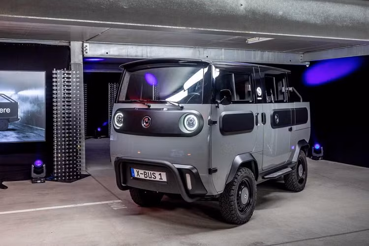 Giá xe Xbus điện 2021 khởi điểm từ 17.380 Euro (tương đương 473 triệu đồng), và quá trình sản xuất sẽ bắt đầu vào giữa năm 2022 tại một nhà máy sẵn có ở Itzehoe, Đức.