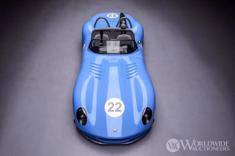 Lucra Cars được thành lập trong năm 2006 bởi Luke Richards, một người sinh thành ở châu Âu và di chuyển sang Mỹ khi là một thiếu niên. Mục tiêu anh ấy là kết hợp đặc tính lái lụa nhanh nhạy của siêu xe châu Âu với hiệu suất cực khủng trên đường thẳng của xe Mỹ, và kết quả là sự ra đời của mẫu siêu xe LC470 Roadster 2019.