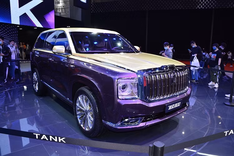 Là một thương hiệu con của Great Wall Motors, Tank được nhiều người biết đến trong thời gian gần đây với bản SUV hạng sang Cybertank concept mang thiết kế ấn tượng. Mới đây, Tank tiếp tục cho ra mắt một mẫu SUV hạng sang hoàn toàn mới với tên gọi 800.