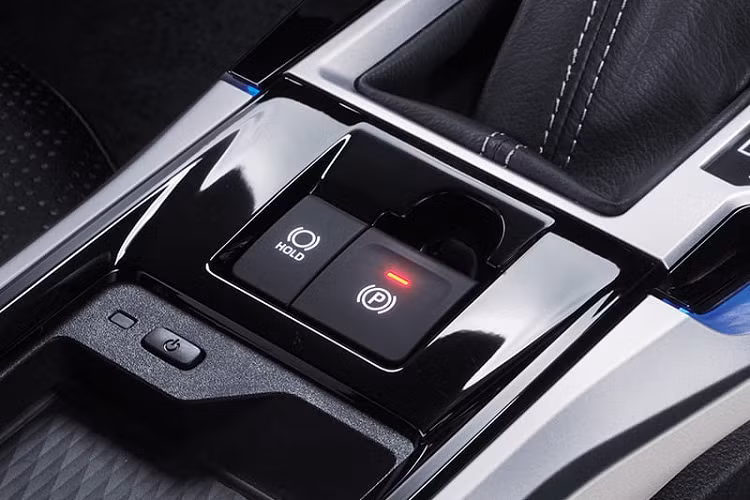 Không giống Avanza, Toyota Veloz 2022 chỉ có 1 loại động cơ là máy xăng 4 xi-lanh, dung tích 1.5L, sản sinh công suất tối đa 106 mã lực tại tua máy 6.000 vòng/phút và mô-men xoắn cực đại 137 Nm tại tua máy 4.200 vòng/phút. Động cơ này có thể đi với hộp số sàn 5 cấp hoặc hộp số biến thiên vô cấp CVT mới.