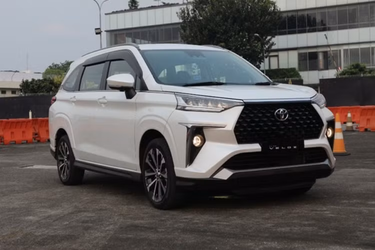 Toyota Veloz 2022 sap ve Viet Nam, thay the Avanza?
