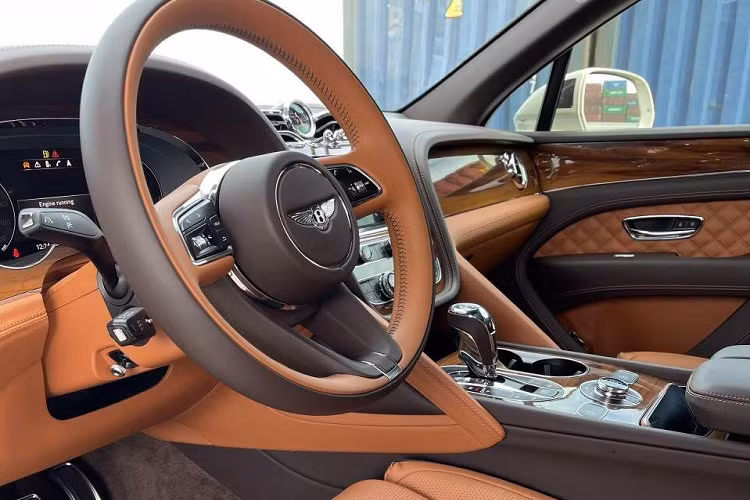 Hiện tại, dòng xe Bentley Bentayga V8 đã trải qua 1 lần nâng cấp giữa vòng đời và đã có ít nhất 15 chiếc SUV siêu sang Bentley Bentayga V8 đời mới nhất được mang về dải đất hình chữ S thông qua các công ty nhập khẩu tư nhân và cả chính hãng.