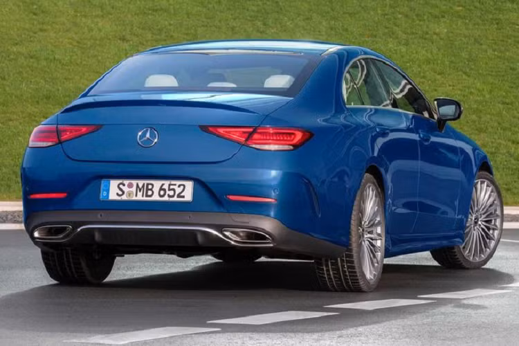 Bảng màu sơn ngoại thất của CLS 2022 hiện có thêm màu xanh dương ánh kim Starling Blue Metallic.