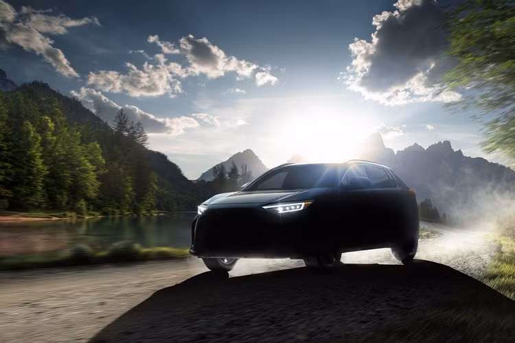 Subaru là một trong những thương hiệu xe có tiếng trên đường đua Rally, thế nhưng khi nói về xe điện, hãng xe Nhật Bản có vẻ như đang khá chậm chạp so với các nhà sản xuất xe khác. Lần gần đây nhất hãng xe Nhật Bản giới thiệu một mẫu xe Subaru điện hóa chính là mẫu xe ý tưởng Crosstrek plug-in hybrid chạy điện.