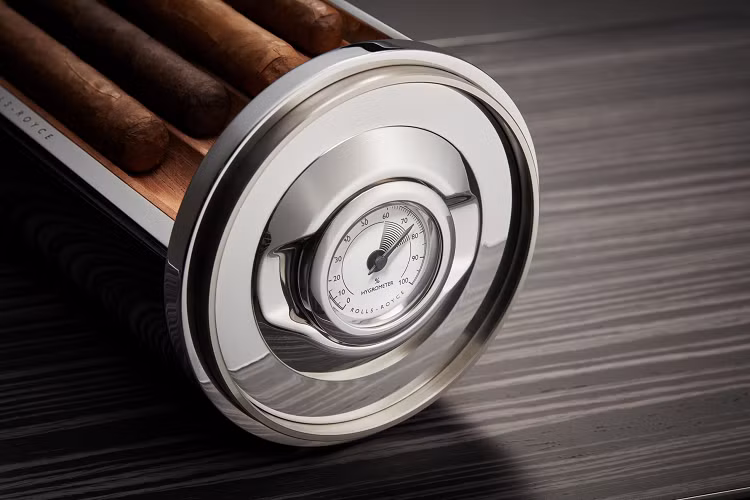 Các khách hàng có thể đặt mua Rolls-Royce Cellarette thông qua các đại lý của Rolls-Royce, với giá khởi điểm từ 56.758 USD chưa bao gồm thuế địa phương.