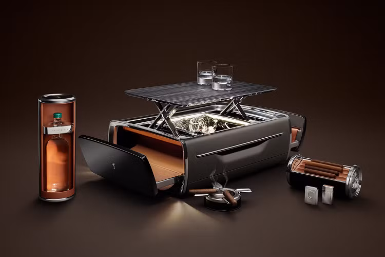 Phụ kiện Cellarette đại diện cho cam kết của The House of Rolls-Royce về việc sản xuất các sản phẩm và trải nghiệm đẳng cấp nhất cho khách hàng của hàng, vượt qua giới hạn của không gian ô tô. Giống như bất kỳ sản phẩm nào của Rolls-Royce, Cellarette có thể được tuỳ chỉnh theo yêu cầu kỹ thuật cụ thể của khách hàng.