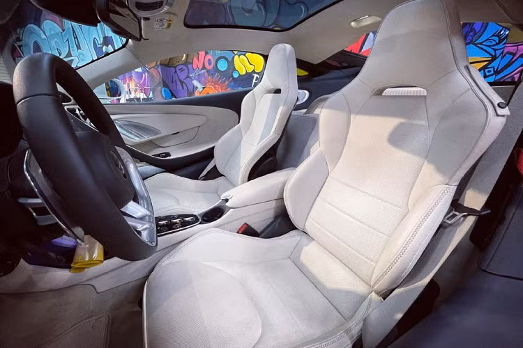 Một trong những điểm vượt trội nhất của McLaren GT khi so với các mẫu siêu xe khác là dung tích khoang hành lý đạt mức 391 lít, tức có thể chứa một túi gậy đánh golf mà vẫn dư chỗ cho một số đồ đạc khác.