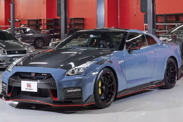 Theo hãng xe Nhật Bản, phiên bản Nissan GT-R Nismo 2022 mới sẽ tiếp tục hướng tới “trải nghiệm lái đỉnh cao”. Lần đầu tiên ra mắt thị trường cách đây 13 năm, có thể nói GT-R Nismo 2022 sẽ là một trong những biến thể cuối cùng của dòng siêu xe Nissan GT-R đình đám, trước khi chính thức bị dừng sản xuất vào năm 2023.