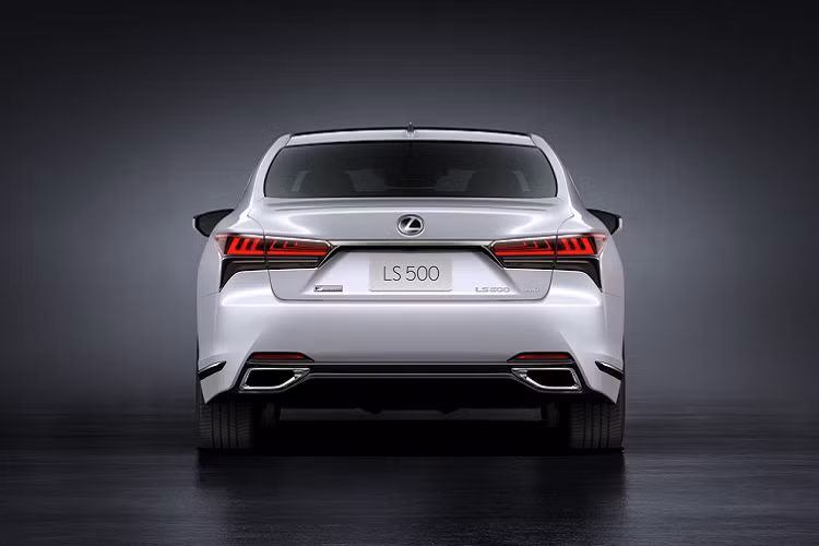 Phiên bản Lexus LS 500 AWD công bố mức giá khởi điểm là 79,250 USD. Phiên bản LS 500 với gói nâng cấp thể thao F Sport và hệ dẫn động cầu sau RWD được Lexus công bố giá bán là 79,600 USD. Phiên bản đắt nhất trong số bốn biến thể được bán ra thị trường chính là bản Lexus LS 500 F Sport AWD với giá niêm yết lên tới 82,850 USD.