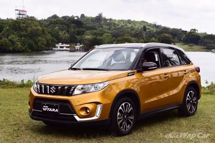 Theo đó, Suzuki Vitara AllGrip sử dụng hệ thống thời gian thực (AllGrip Select) với khớp nối nhớt để tự động phân phối lực kéo đến bánh sau khi phát hiện có hiện tượng trượt ở phía trước.