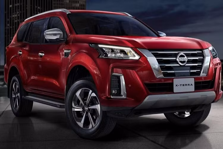 Hồi cuối năm ngoái, các đại lý của Nissan Terra giảm giá với mức hơn 200 triệu đồng (tùy phiên bản) cho Nissan Terra, động thái này là để “xả hàng” chờ bản nâng cấp facelift mới về nước. Hy vọng sắp tới, Nissan Terra 2021 về Việt Nam sẽ có phiên bản máy dầu 4cyl dung tích 2.3L tăng áp kép (190 mã lực + 450 Nm) mạnh mẽ ở phiên bản cao cấp để tăng sức cạnh tranh trong phân khúc, đồng thời bổ sung thêm phiên bản số tự động 1 cầu để đẩy mạnh cải thiện doanh số!