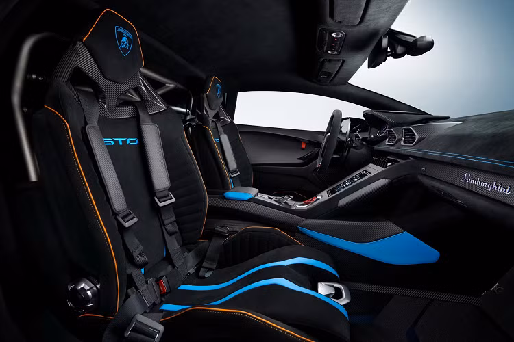 Hãng siêu xe Ý sẽ tập trung vào các công nghệ áp dựng từ đường đua cũng như mang đến cho Lamborghini Huracan STO những chế độ chạy chưa từng có chiếc siêu xe Lamborghini Huracan nào sở hữu trước đó. Đầu tiên chính là việc hệ thống ANIMA trên Huracan STO có 3 chế độ là STO lái xe trên đường, Trofeo tập trung cung cấp cho người lái tất cả hiệu suất tốt nhất và Pioggia sẽ giúp cho lái xe an tâm tốt nhất khi lái xe dưới trời mưa.