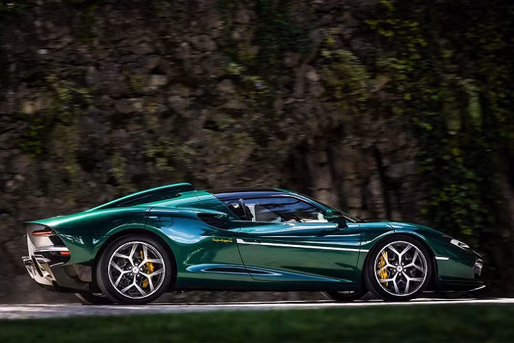 Siêu xe Touring Superleggera Arese RH95 được phát triển dựa phong cách tinh giản của hãng. Trước đó, hãng đã ra mắt hai mẫu xe Disco Volante Coupe dựa trên Alfa Romeo 8C và Aero 3 lấy cảm hứng từ Ferrari F12 Berlinetta.
