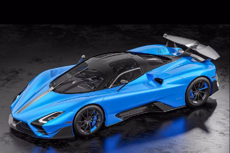 SSC dự tính giới hạn sản xuất 100 chiếc Tuatara Striker tương tự Tuatara tiêu chuẩn, nhưng sẽ chỉ chế tạo 10 chiếc Tuatara Aggressor mà thôi. Mặc dù thông tin giá xe Tuatara Striker và Aggressor cụ thể vẫn chưa được công bố, nhưng sẽ không bất ngờ khi mỗi chiếc có giá vài triệu USD và nhắm tới những người giàu nhất hành tinh.