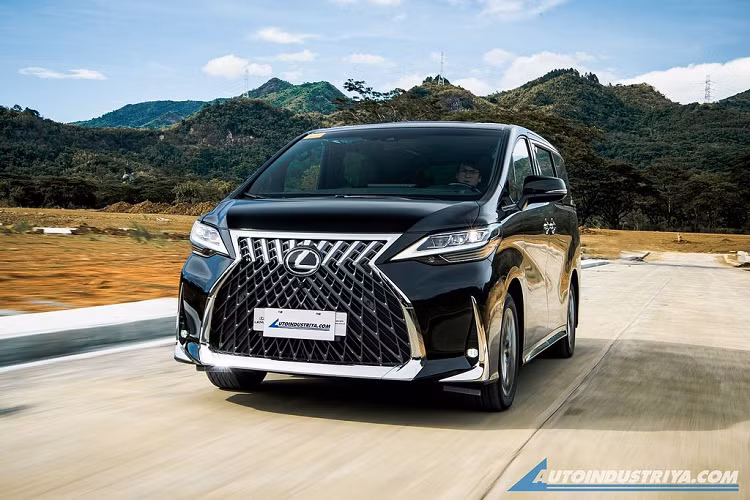 Có thể thấy rằng, Philippines là một thị trường khá ưa chuộng dòng xe minivan, minh chứng là sự thành công của Toyota Alphard và Hiace. Philippines còn là một trong những thị trường lớn nhất của Toyota Hiace, ngoài Nhật Bản. Và đây cũng chính là lý do Toyota đã lựa chọn Philippines làm nơi ra mắt thế hệ mới của Hiace vào năm 2019.