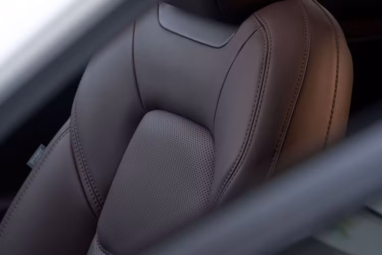 Trên Mazda CX-5 2022, hệ dẫn động 4 bánh toàn thời gian (AWD) sẽ là trang bị tiêu chuẩn. Điều đó có nghĩa là các phiên bản sử dụng hệ dẫn động cầu trước sẽ bị "khai tử".