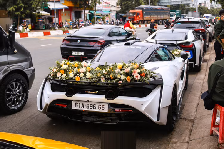 Gói độ Novitec N-Largo cho xe bao gồm một bộ bodykit hoàn toàn mới có thiết kế khí động học và được lấy cảm hứng từ người anh em McLaren Senna. Điểm nhấn của gói nâng cấp nằm ở các chi tiết bằng Forged Carbon và bộ mâm độc đáo do Novitec hợp tác với Vossen để phát triển.