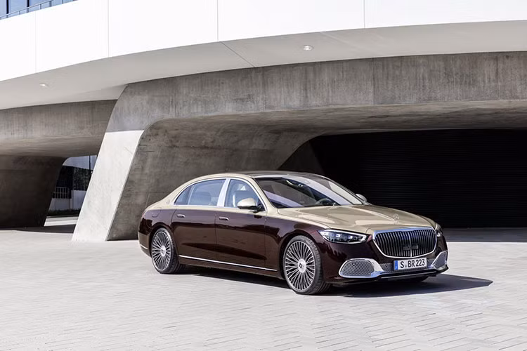 Tại thị trường Anh, giá xe Mercedes-Maybach S-Class 2021 được bán khởi điểm từ 162.390 Bảng (tương đương 5,13 tỷ đồng) cho bản S 580 4Matic. Con số tương ứng cho bản S 580 4Matic First Class là 177.025 Bảng (5,6 tỷ đồng). Đắt nhất là Mercedes-Maybach S 680 4Matic First Class 2021 với giá 204.375 Bảng (6,46 tỷ đồng).