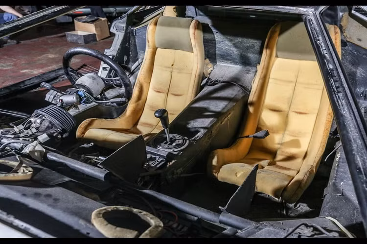 Vào năm 2008, chủ nhân hiện tại đã mang chiếc Lamborghini Countach LP 5000 S đến một xưởng chế tạo thân vỏ với mục đích tháo tung xe ra, sơn lại và bọc lại nội thất. Không rõ vì lý do gì, kế hoạch không được thực hiện. Chiếc Lamborghini Countach LP 5000 S sau khi bị tháo tung ra đã được giữ nguyên trạng và cất giữ trong garage suốt 13 năm.