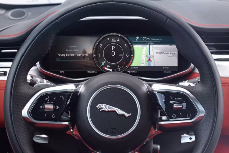 Phiên bản nâng cấp facelift mới của mẫu SUV Jaguar F-Pace 2021 sắp được ra mắt tại thị trường Việt. F-Pace 2021 là mẫu SUV lớn nhất của gia đình xe “Báo anh”.