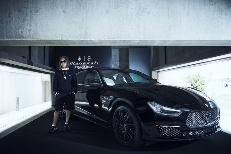 Đây là một lần hợp tác khá "bất thường" của Maserati nhưng cũng vì thế mà nó cho rằng sẽ tạo ra một bản giao hưởng thú vị giữa âm nhạc bay bổng và máy móc khô cứng. Hãng xe thể thao Ý sẽ chỉ sản xuất 175 chiếc Maserati Ghibli x Hiroshi Fujiwara đặc biệt mới, toàn bộ đều thuộc cấu hình Granlusso.
