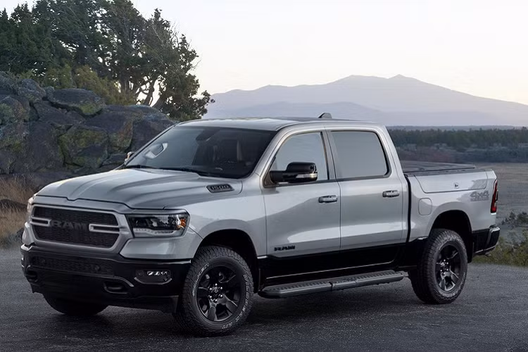 Tại triển lãm Chicago Auto Show, bản trang bị BackCountry Edition của mẫu bán tải Dodge Ram 1500 2022 mới đã chính thức được thương hiệu xe Mỹ công bố hình ảnh cùng thông số chính thức. Theo đó, Dodge Ram 1500 BackCountry Edition được xem là bản đặc biệt, kết hợp giữa hai bản trang bị Ram 1500 Big Horn và Lone Star.