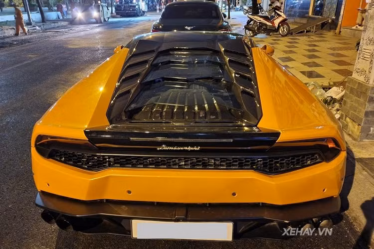 Chiếc siêu xe Lamborghini Huracan độ khủng này vẫn dùng động cơ hút khí tự nhiên V10 5.2L sản sinh công suất 610 mã lực và mô-men xoắn cực đại 560 Nm.