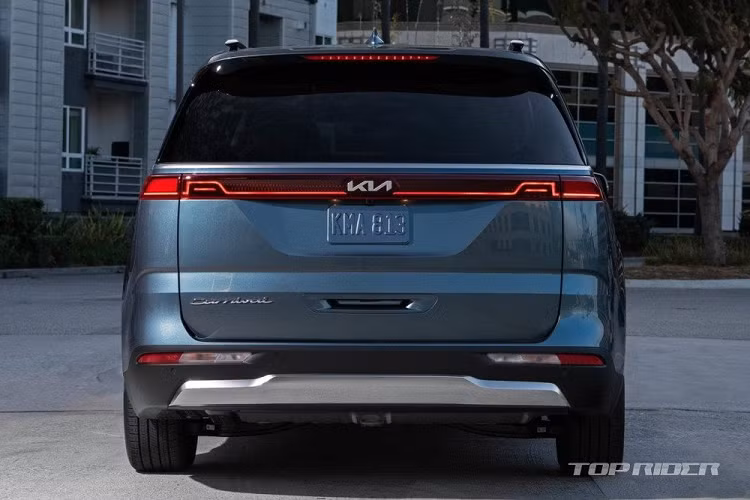 Chưa hết, hãng Kia còn đưa thêm một số trang bị mới khác lên Sedona 2022 ở thị trường Hàn Quốc như cần gạt nước tự động và cảm biến hỗ trợ đỗ xe trước/sau. Cụ thể, số lượng cảm biến đỗ xe trên cản trước/sau của mẫu MPV này được tăng từ 4 lên 6.
