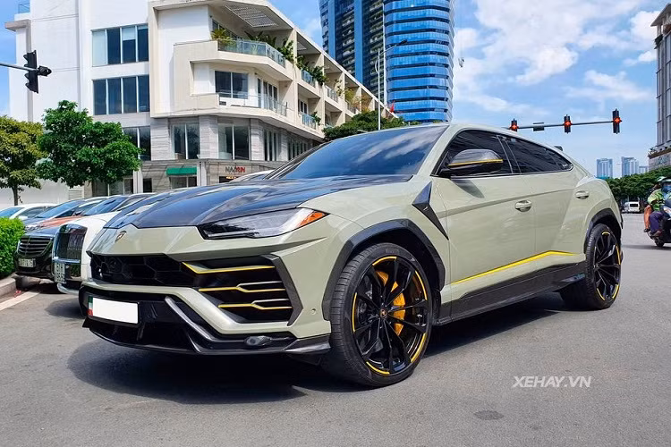 Việc sở hữu và vần vô-lăng của một siêu phẩm Lamborghini Urus là niềm ao ước của hầu hết "cánh mày râu" trên thế giới. Tuy nhiên, đối với những chủ nhân của mẫu xe này, dường như vẻ đẹp nguyên bản vẫn chưa đủ làm họ cảm thấy hài lòng. Vì vậy, những gói độ cao cấp như TopCar Design chính là "chìa khoá" để giải quyết bài toán này.