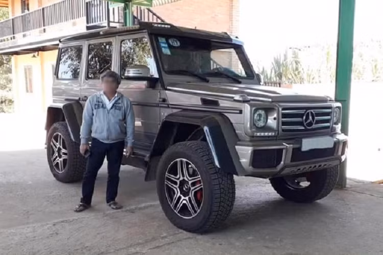 Tại thị trường Việt Nam, dòng xe SUV G-Class rất được các “đại gia” Việt ưa chuộng, gần đây là các phiên bản G63 hiệu năng cao được đưa về nước khá nhiều, từ nhập tư cho đến nhập chính hãng. Mặc dù dòng SUV hạng sang Mercedes-Benz G-Class được chơi khá nhiều, tuy nhiên vẫn có nhiều phiên bản đặc biệt khác của dòng G-Class lại không được các “dân chơi” đưa về ra biển trắng tại Việt Nam với nhiều lý do khác nhau.