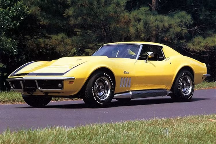  Chevrolet Corvette ZL1 1969 (2 hoặc 3 chiếc) Theo hồ sơ ghi chép sản xuất của Chevrolet, chỉ có hai chiếc Corvette tùy chọn ZL1 từng được chế tạo và bán vào năm 1969. Với giá 10.048,15 USD vào cuối những năm 1960, ZL1 Corvette với động cơ hoàn toàn bằng nhôm dung tích 7.0 lít là một cỗ máy đắt tiền. Hồi đó, tạp chí Road &amp; Track từng có dịp chạy một chiếc xe thử nghiệm và ghi nhận nó gia tốc từ 0-96 km/h trong 4 giây và chạy hết ¼ dặm trong 11 giây. Giờ đây, hai chiếc xe thể thao quý hiếm này trị giá hàng triệu USD.