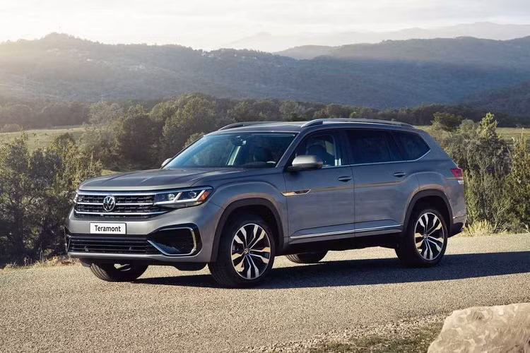Một số đại lý Volkswagen mới đây vừa đăng tải thông tin mẫu Teramont, hay còn gọi là Atlas chuẩn bị được đưa về Việt Nam. Tương tự những mẫu xe Volkswagen khác, Volkswagen Teramont 2021 mới cũng sẽ được phân phối tới tay người dùng trong nước theo dạng nhập khẩu nguyên chiếc và có thể xuất xứ sẽ từ nhà máy của hãng tại Trung Quốc.
