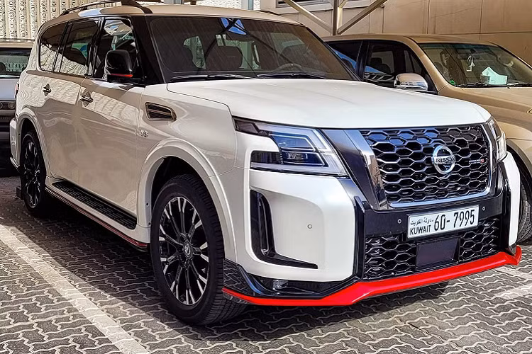 Nhìn chung, Nissan Patrol Nismo 2021 là lựa chọn chơi SUV mang phong cách thể thao, nội thất rộng rãi và vận hành mạnh mẽ cho “đại gia” Việt ưa thích xe SUV cỡ lớn. So với hai anh em Land Cruiser và LX 570, thì Patrol và QX80 khá kén khách, ít được ưa chuộng ở Việt Nam.