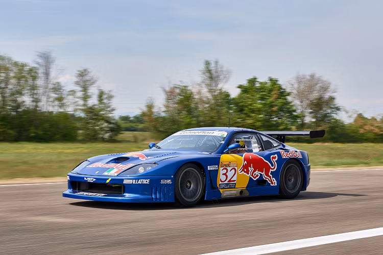 RM Sotheby's, công ty đấu giá xe có trụ sở tại Canada, vừa giới thiệu một sản phẩm mới là chiếc Ferrari 550 GT1 hàng hiếm. Đây không phải là một chiếc xe thương mại thông thường mà là một chiếc xe đua GT1, đây cũng là phân hạng cao nhất của hệ thống giải đua GT.