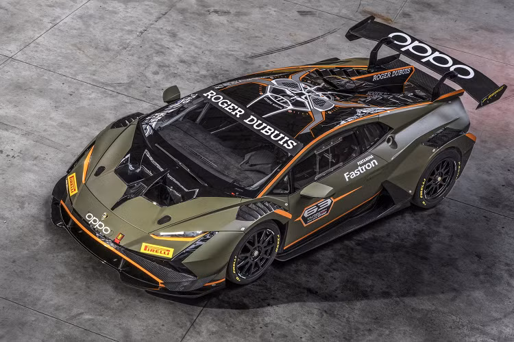 Huracan Super Trofeo EVO2 vẫn được trang bị khối động cơ V10 dung tích 5.2L hút khí tự nhiên, sản sinh công suất tối đa 620 mã lực. Xe sử dụng hệ dẫn động cầu sau và hộp số tuần tự 6 cấp.