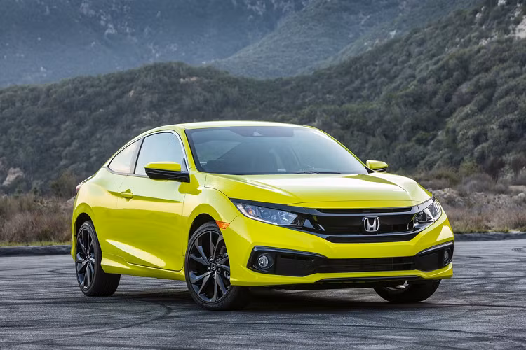  Honda Civic Coupé Trong khi vẫn giữ nguyên dòng sản phẩm sedan và hatchback, biến thể 2 cửa Honda Civic Coupé sẽ không còn được sản xuất trong năm 2021. Nguyên nhân chủ yếu có thể đến từ mức độ quan tâm của người tiêu dùng trong phân khúc xe dẫn động cầu trước dạng coupé. 