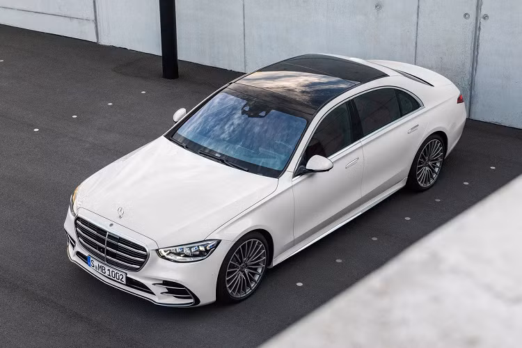Nhiều khả năng phiên bản xe sang Mercedes-Benz S500 4Matic 2021 sẽ được các đại gia Việt chọn mua nhiều nhất, xe dùng động cơ xăng 6 xi-lanh thẳng hàng, tăng áp, dung tích 3.0 lít, sản sinh ra công suất tối đa 435 mã lực và mô-men xoắn cực đại 520 Nm.