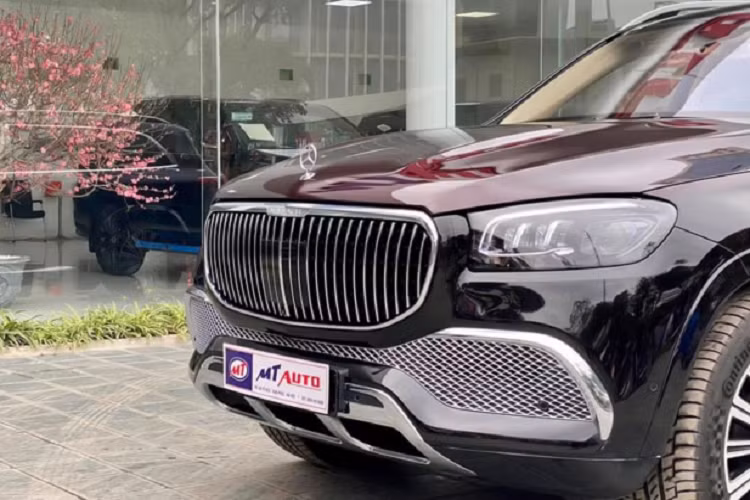 Được phát triển dựa trên nền tảng khung gầm của dòng SUV GLS thế hệ thứ 4. Phiên bản siêu sang Mercedes-Maybach GLS 600 4Matic định vị cao hơn GLS450 4Matic và GLS580 4Matic. Tương tự GLS580, Mercedes-Maybach GLS 600 4Matic cũng sử động cơ V8 dung tích 4.0L tăng áp kép, tích hợp hệ thống MHEV có tên EQ Boost cho công suất tối đa 550 mã lực và mô-men xoắn cực đại 730Nm. Sức mạnh được truyền xuống bốn bánh (4Matic) là trang bị tiêu chuẩn trên Maybach GLS, thông qua hộp số tự động 9 cấp.
