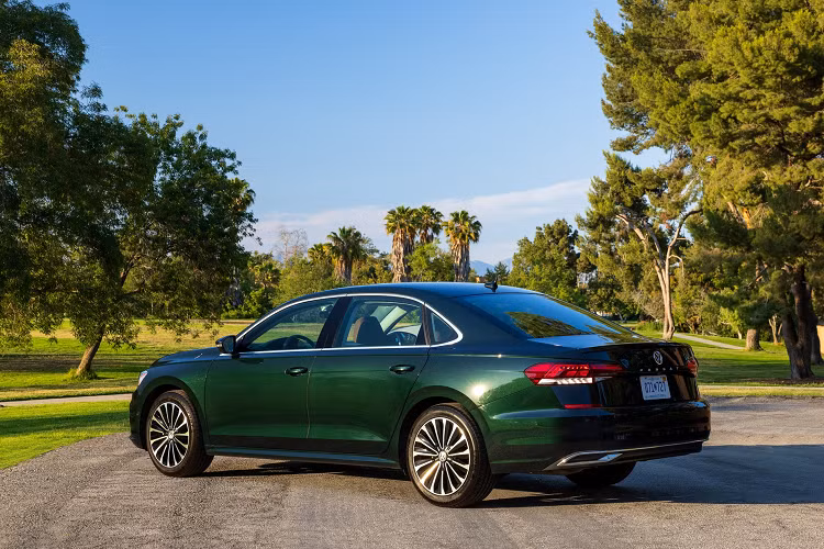Tại Việt Nam, Volkswagen Passat đang bán thuộc thế hệ thứ 8. Xe có giá 1,266-1,480 tỷ đồng. Mẫu xe này nằm ở phân khúc trên hạng D và tiệm cận xe sang, cạnh tranh với các đối thủ như Toyota Camry, Mazda6, Honda Accord hay Mercedes-Benz C180.